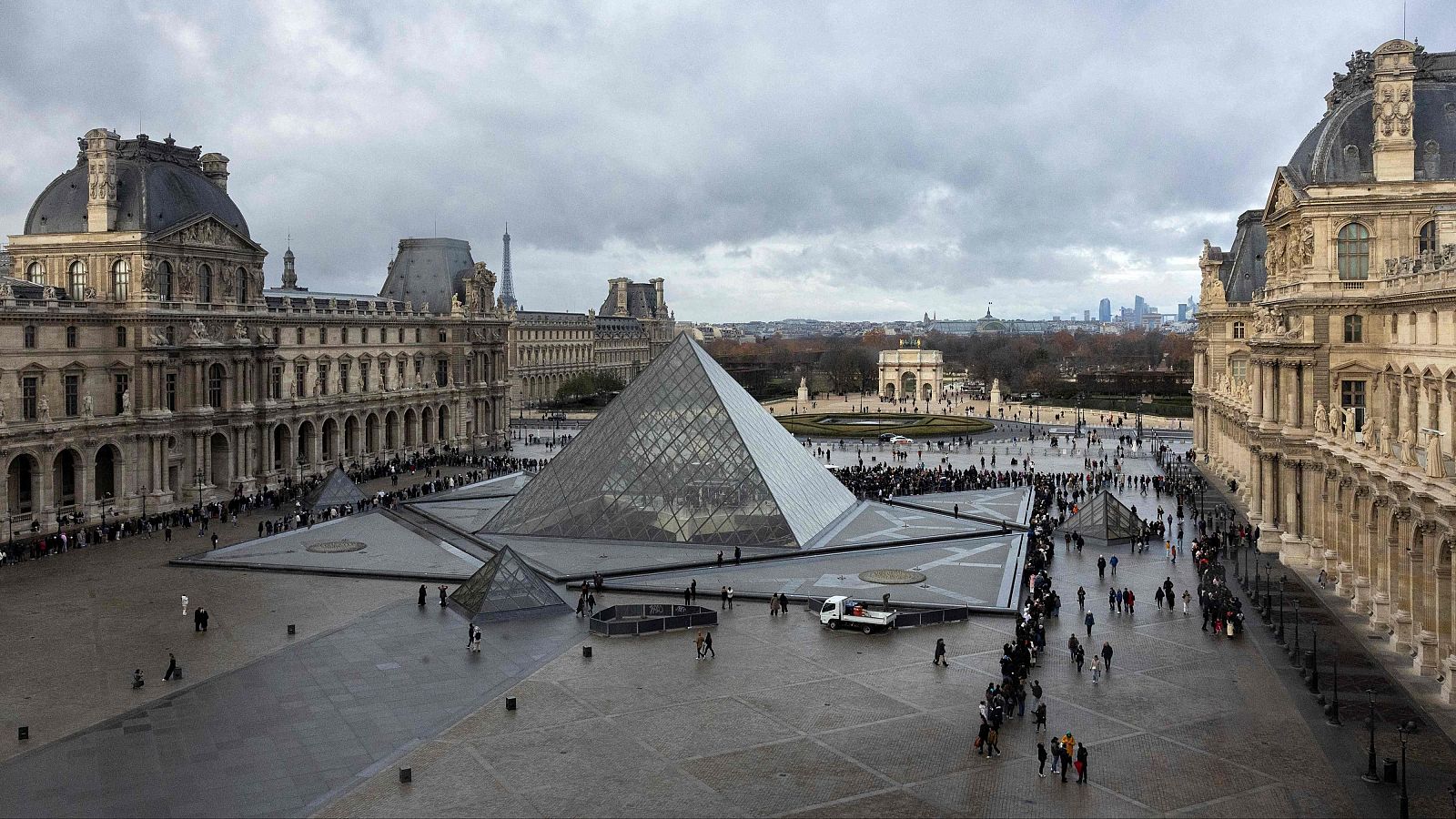 Museo del Louvre: cientos de obras dañadas por una inundación - Diario 24 | Ver