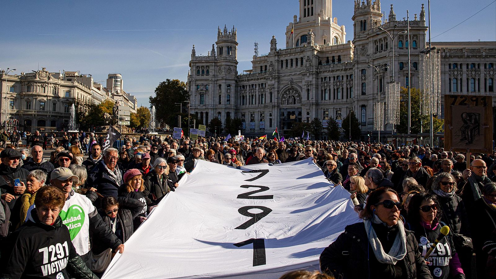 Las familias de los fallecidos en residencias de Madrid piden una macrocausa - La hora de La 1 | Ver