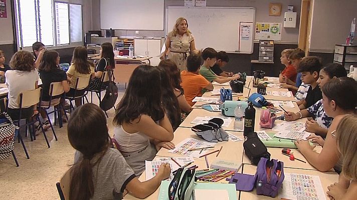 L'informatiu - Comunitat Valenciana - Centenars de docents interins de la Comunitat Valenciana denuncien impagaments