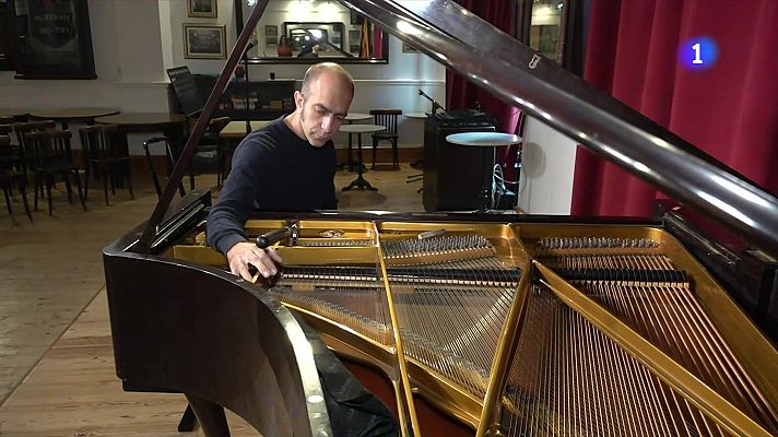 L'Informatiu - Un piano històric torna a sonar gràcies al projecte ‘Pianos per a Tothom’