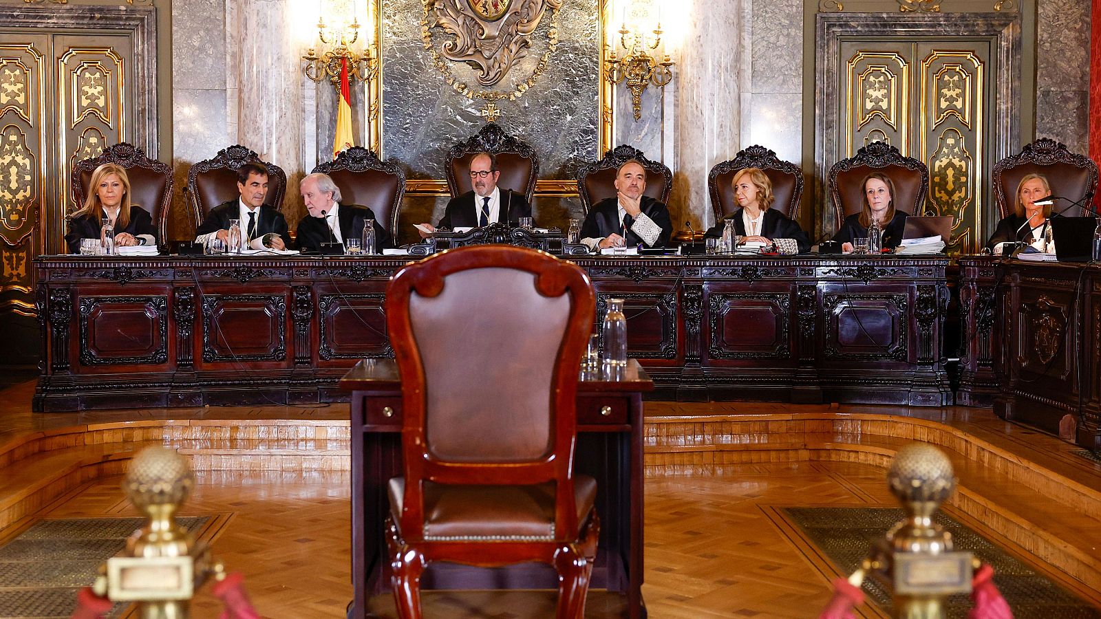 Las dos magistradas discrepantes creen que el fiscal ha sido condenado sin indicios suficientes - Telediario 1 | Ver