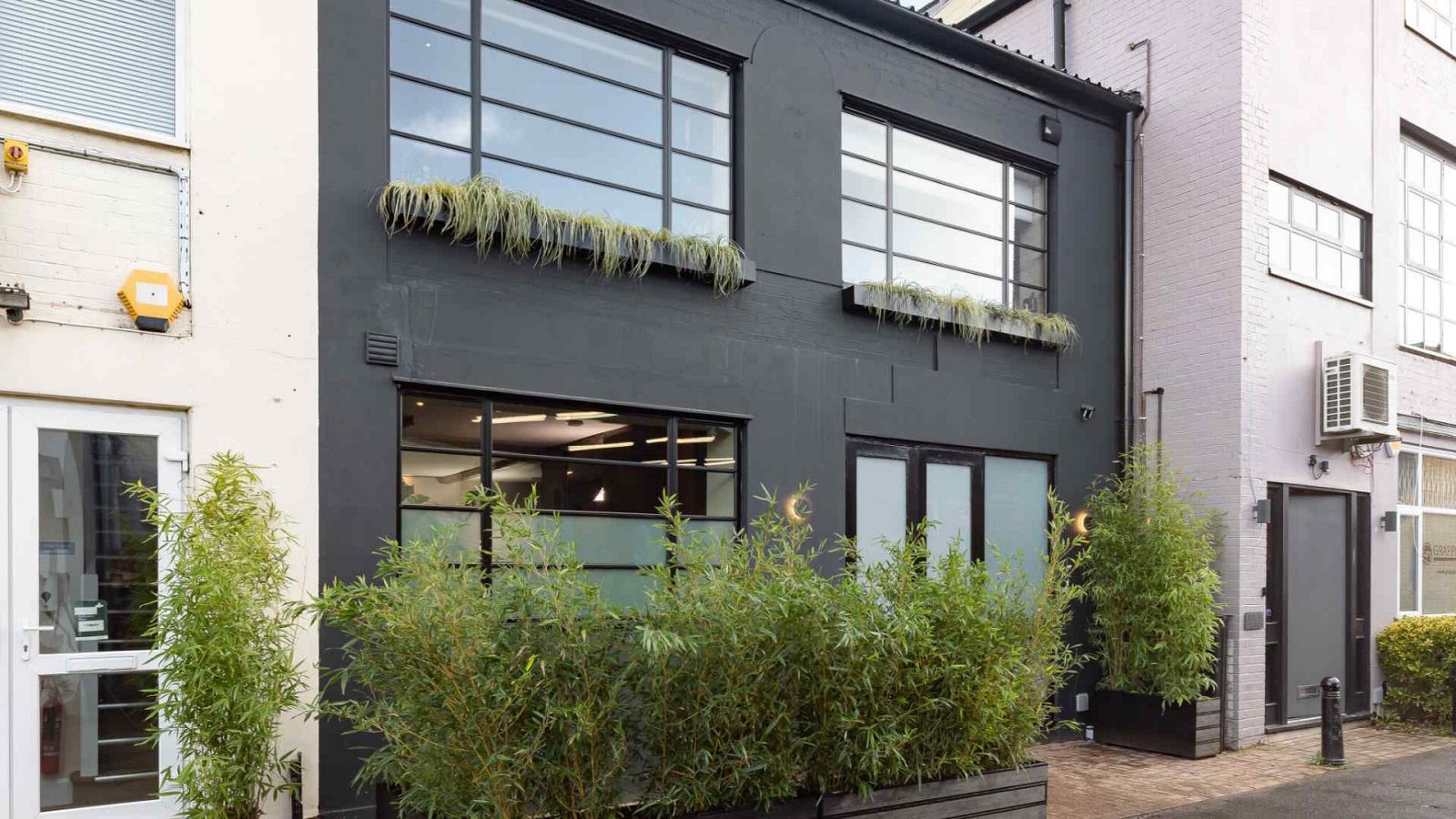 REFORMAS EXTRAORDINARIAS DE GEORGE CLARKE - T3 - Episodio 2: Oficina. Londres | Ver