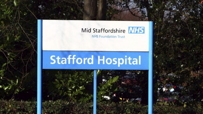 Telediario 1 - Escándalo en Reino Unido