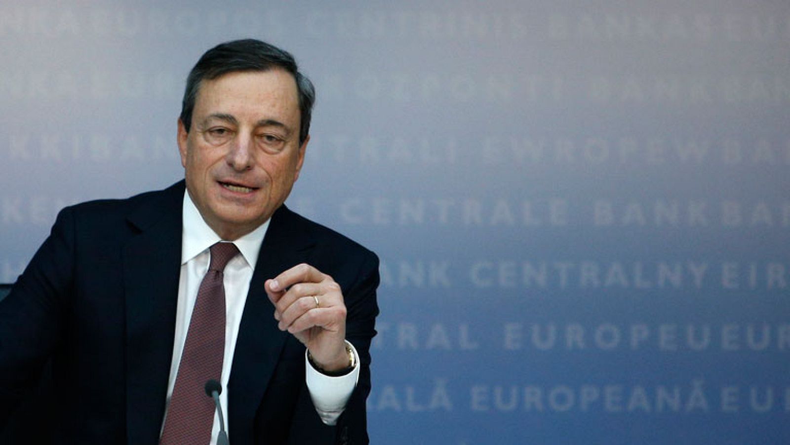Draghi cree que el euro se aprecia porque vuelve la confianza de los mercados | Ver