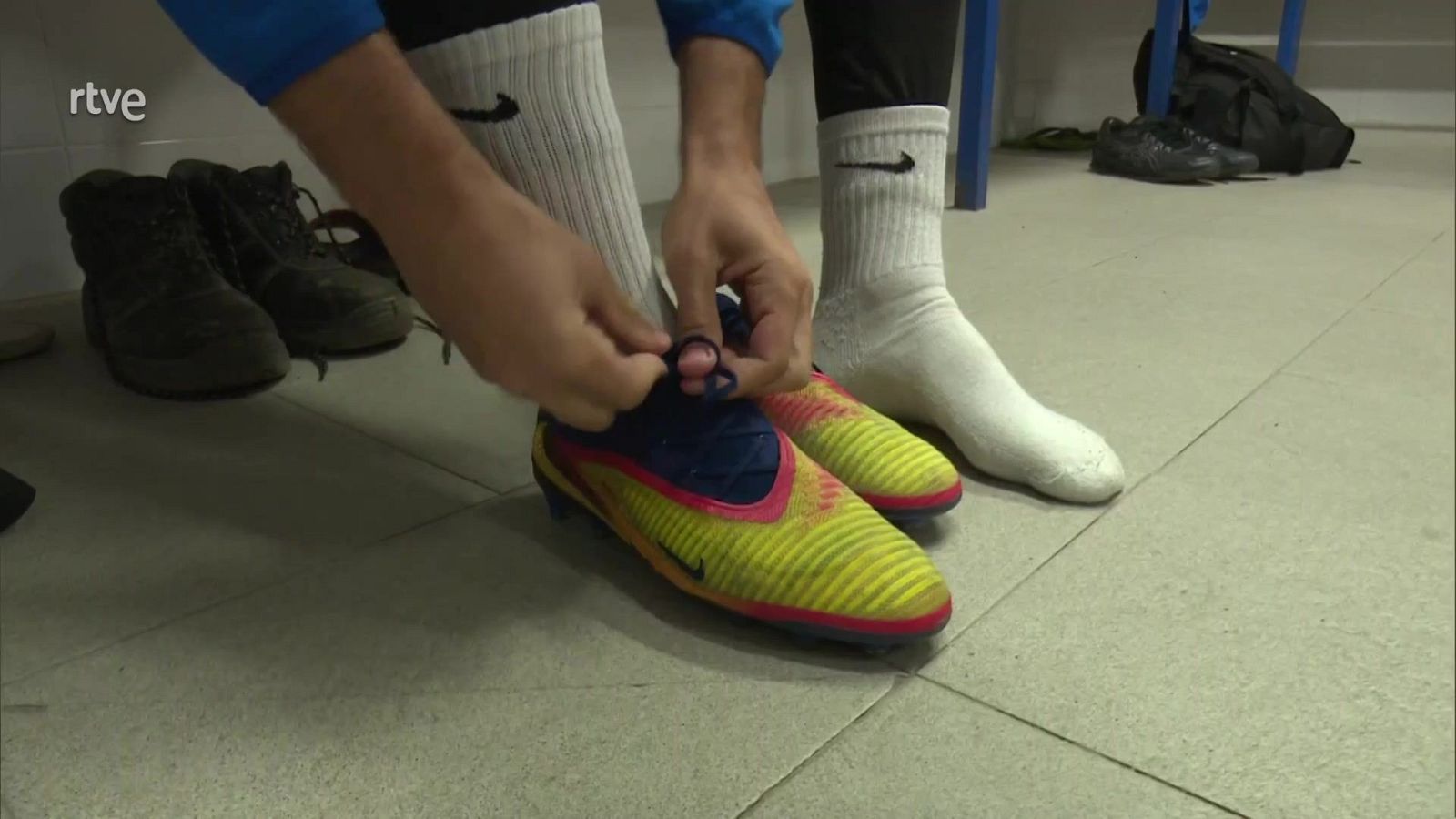 Trabajar y golear - Aquí hay trabajo | Ver