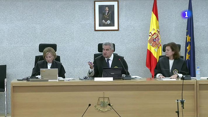 L'Informatiu - El Tribunal del judici als Pujol manté la causa a Madrid i admet testimonis de l''operació Catalunya'