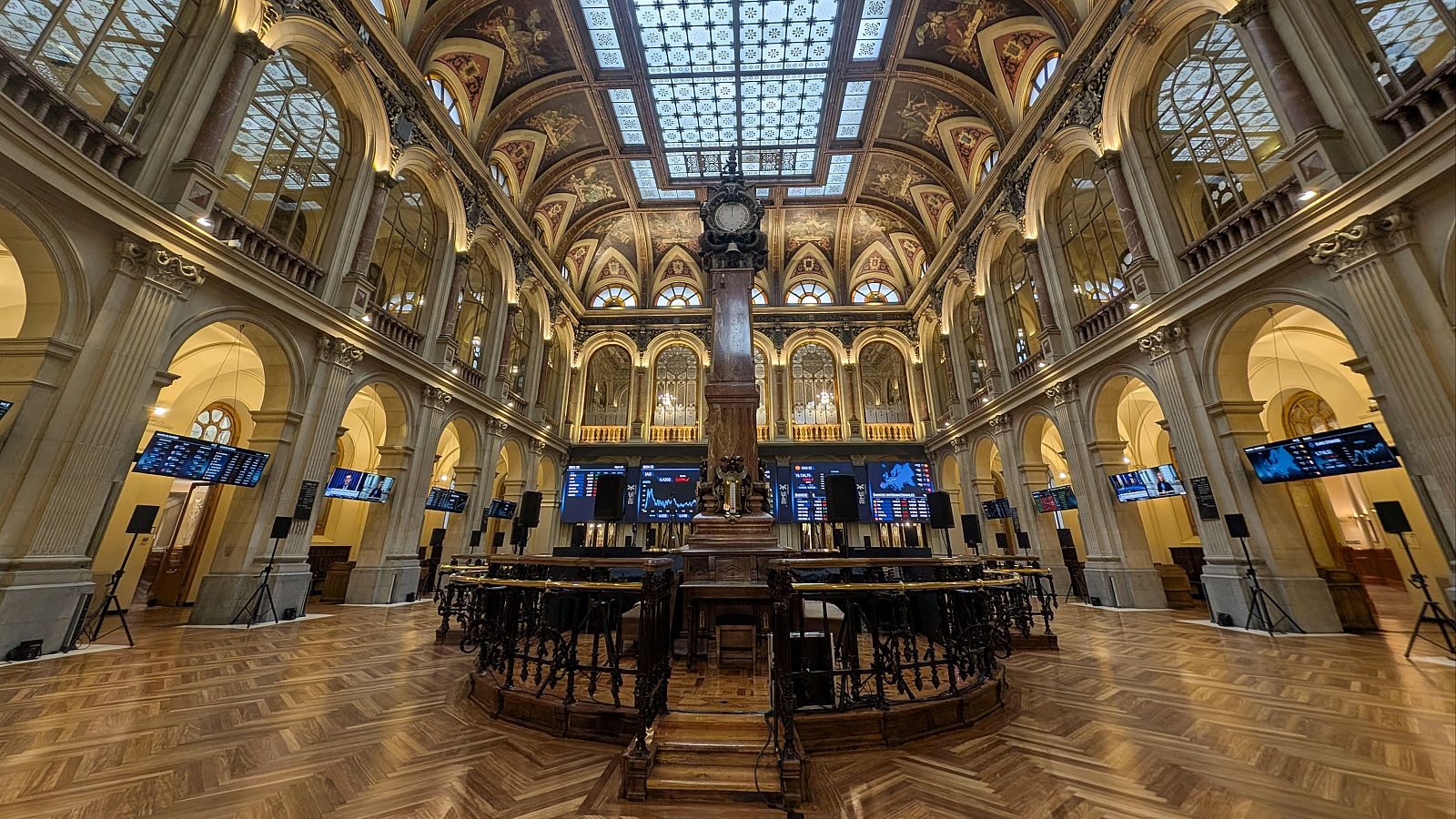 El Ibex 35 cierra en 0,17% y revalida sus máximos históricos | Ver