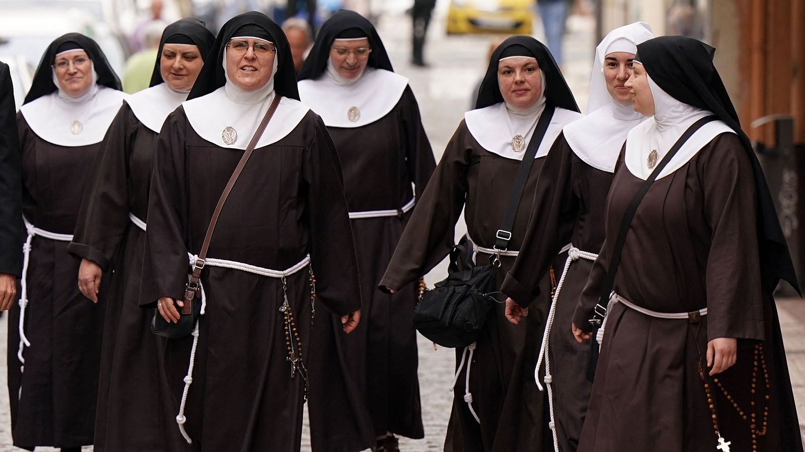 Exmonjas de Belorado: profanan su monasterio - Mañaneros 360 | Ver