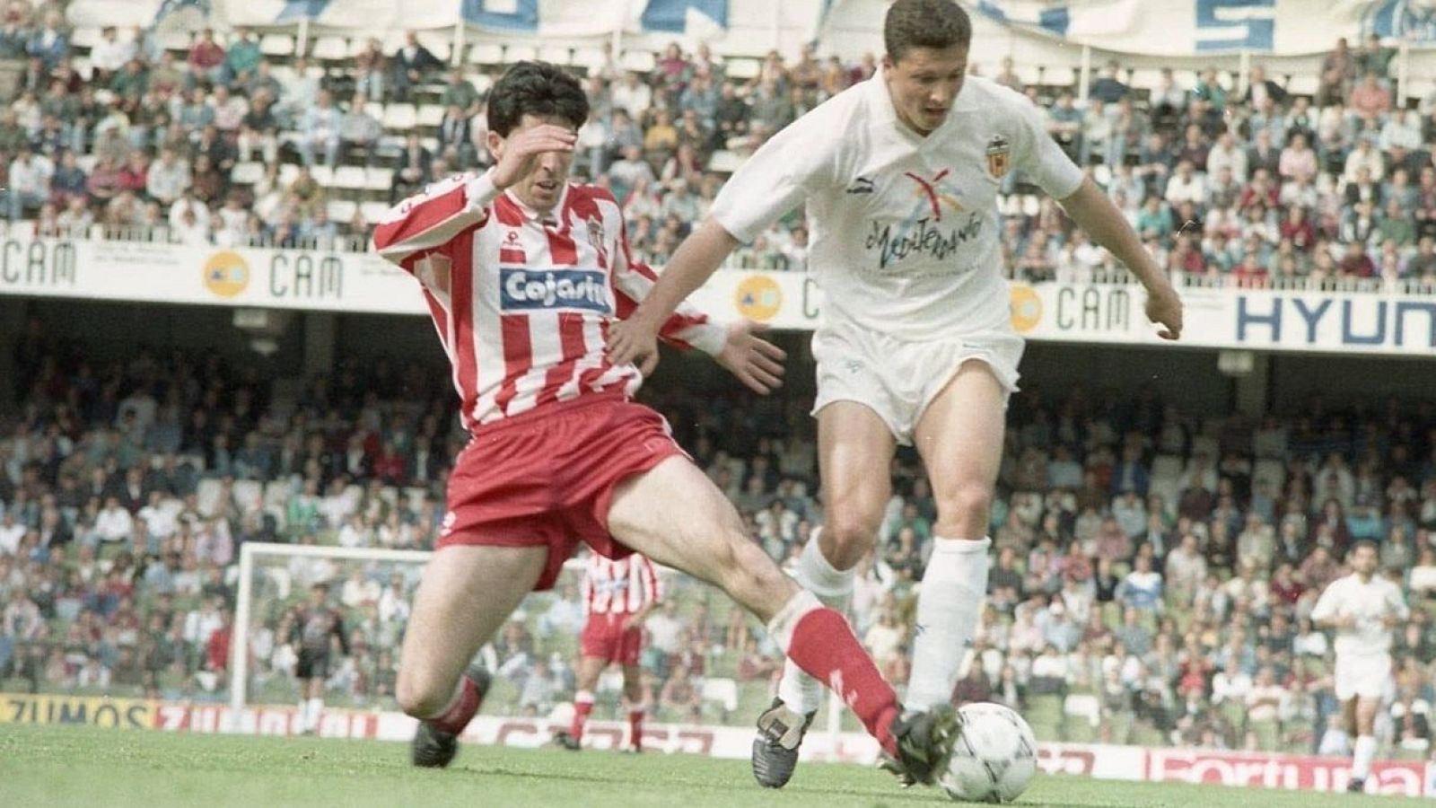 Así fue el primer gol de Penev con el Valencia CF - Fútbol | Ver