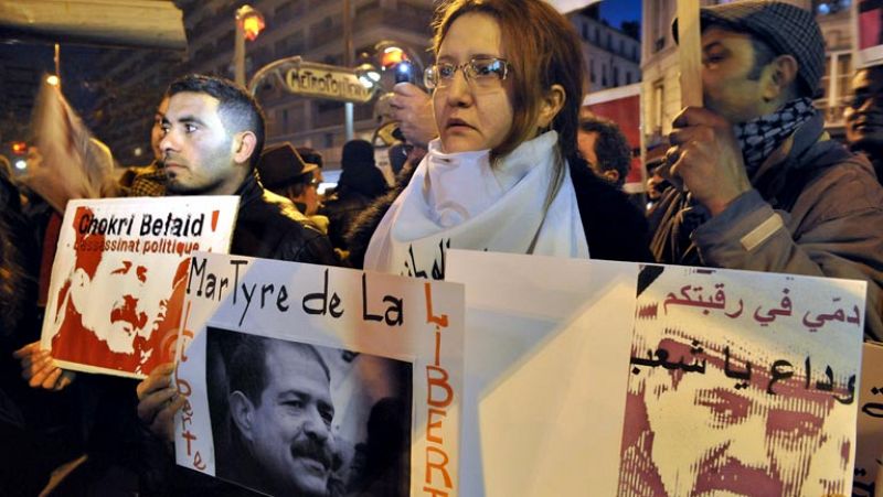 Túnez se prepara para otro día de protestas con motivo del entierro del líder opositor asesinado