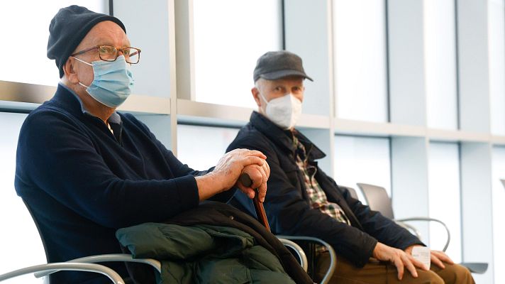 Telediario 1 - Cuidado con utilizar las mascarillas de la pandemia: caducan a los dos o tres años