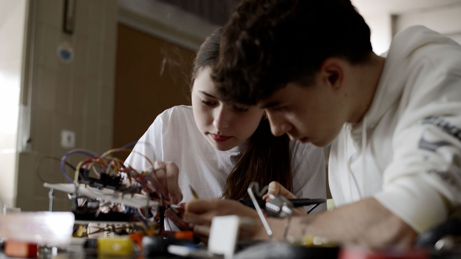 El lenguaje de las máquinas - IES Comuneros de Castilla de Burgos  - El lenguaje de las máquinas | Ver