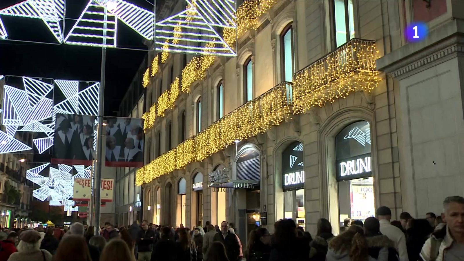 Aparadors en mode Nadal: llum, moviment i creativitat per seduir clients