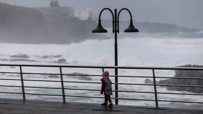 El tiempo - La AEMET activa el aviso rojo en Andalucía y Valencia ante lluvias torrenciales