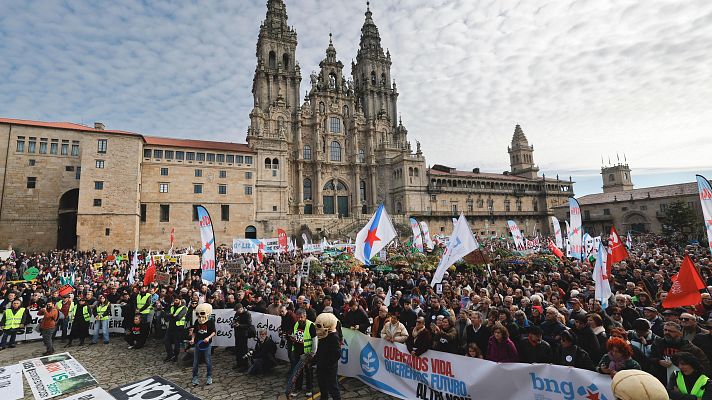  - Manifestación en Santiago de Compostela contra la macroplanta de celulosa de Altri
