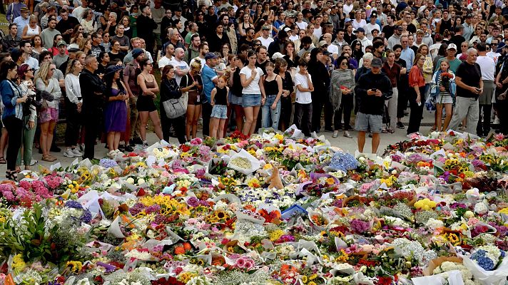 Telediario 1 - Australia rinde homenaje a las víctimas del atentado con aplausos al héroe Ahmed