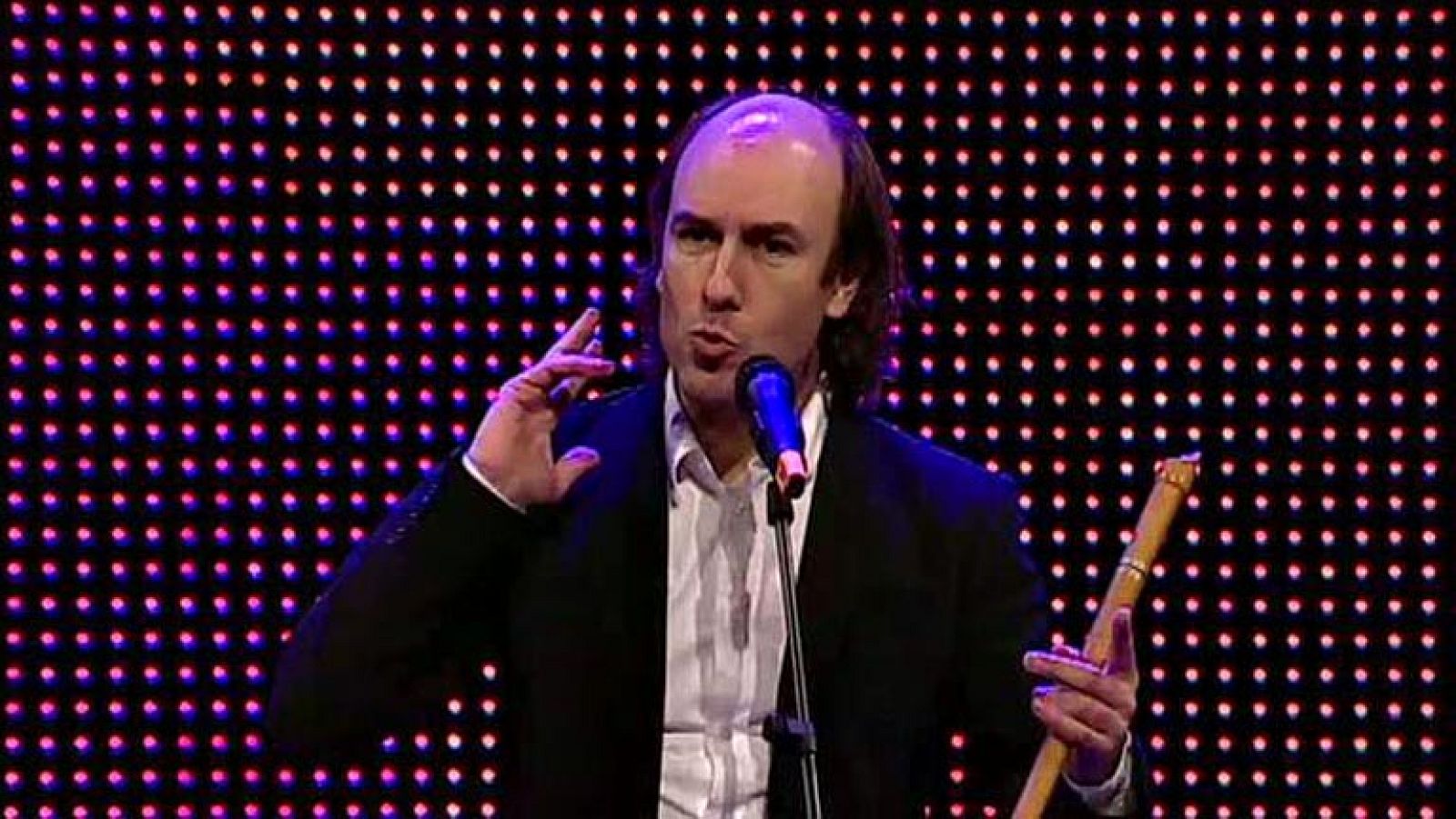 RTVE y los organizadores de la Vuelta ciclista a España os proponemos que participéis en la grabación y/o creación del tema musical que formará parte de la canción oficial de la Vuelta a España 2013 junto al compositor gallego Carlos Nuñez.