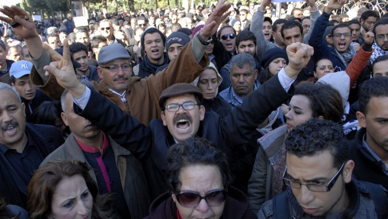 La huelga general en Túnez coincide con el funeral del opositor asesinado 