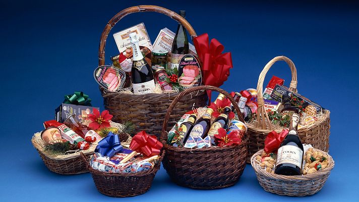 Telediario 1 - Las cestas de Navidad de empresas triunfan con ibéricos, dulces y experiencias para trabajadores