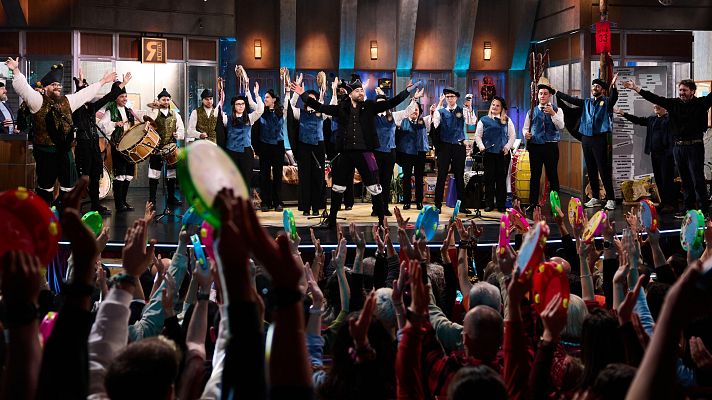 La Revuelta - 'Thunderstruck' de AC/DC, versión rondalla gallega