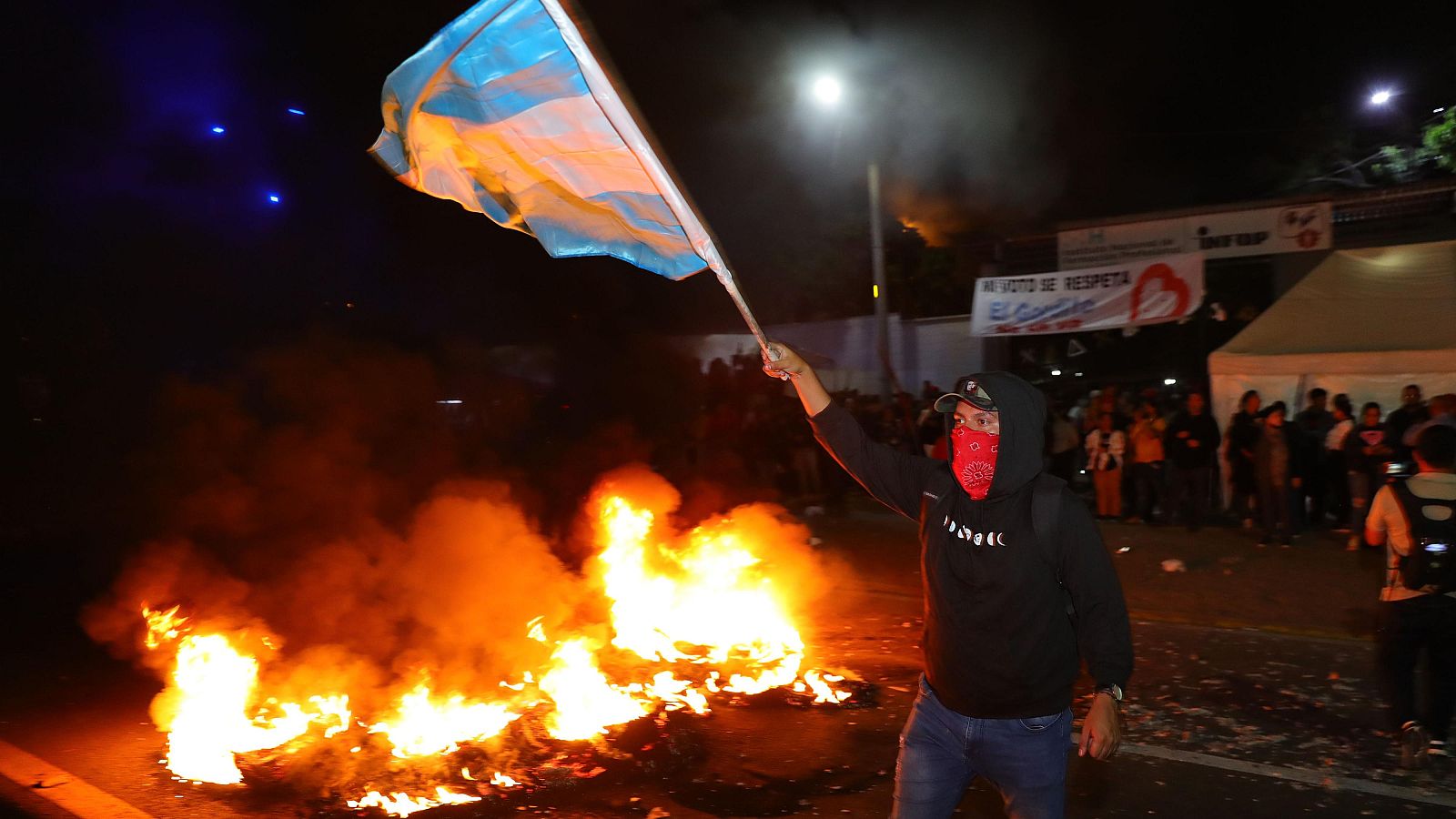 Honduras se manifiesta contra la incógnita electoral - La tarde en 24h | Ver