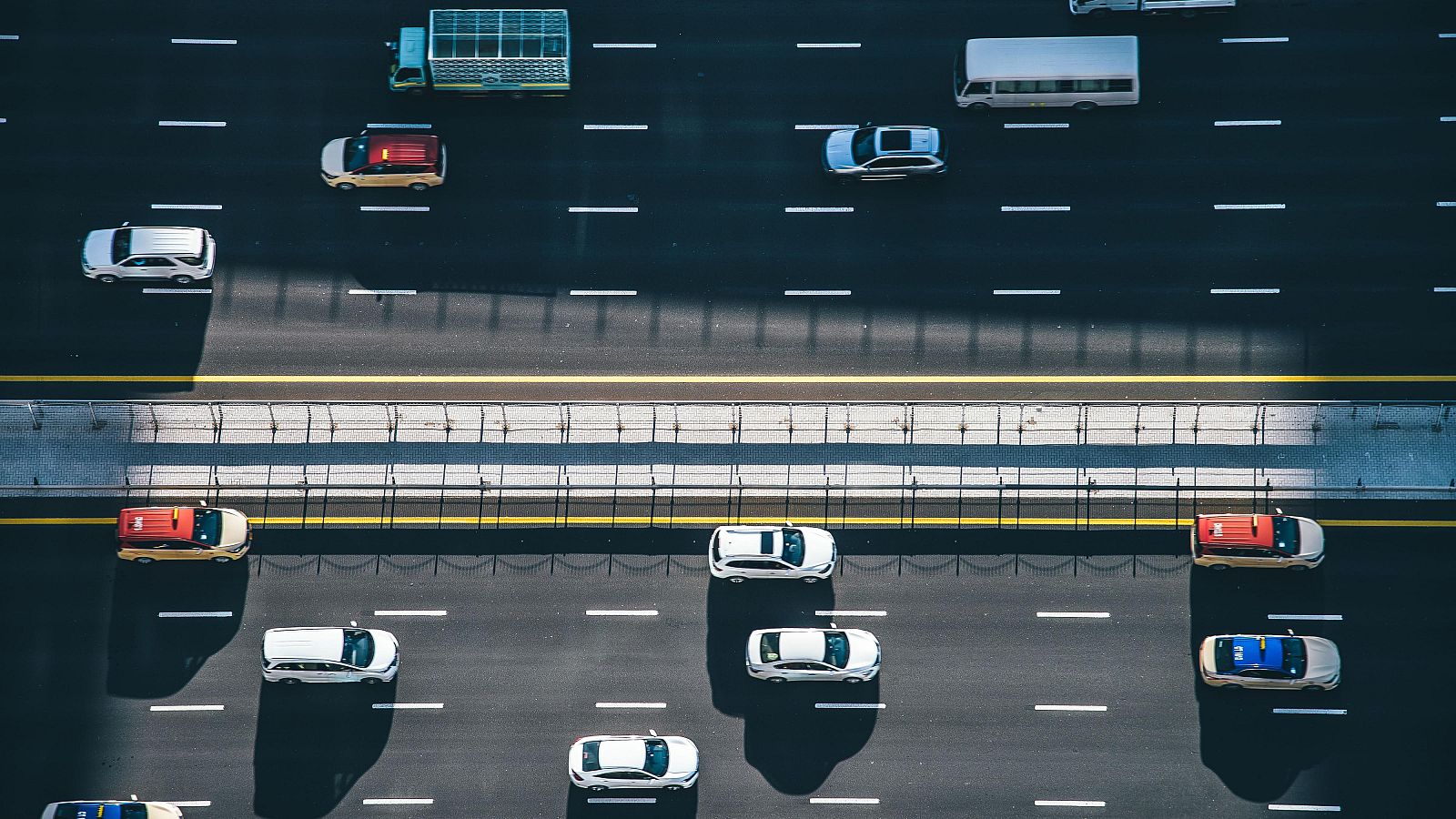 La Comisión Europea propone rectificar el veto de 2035 a los coches que emitan CO2 | Ver