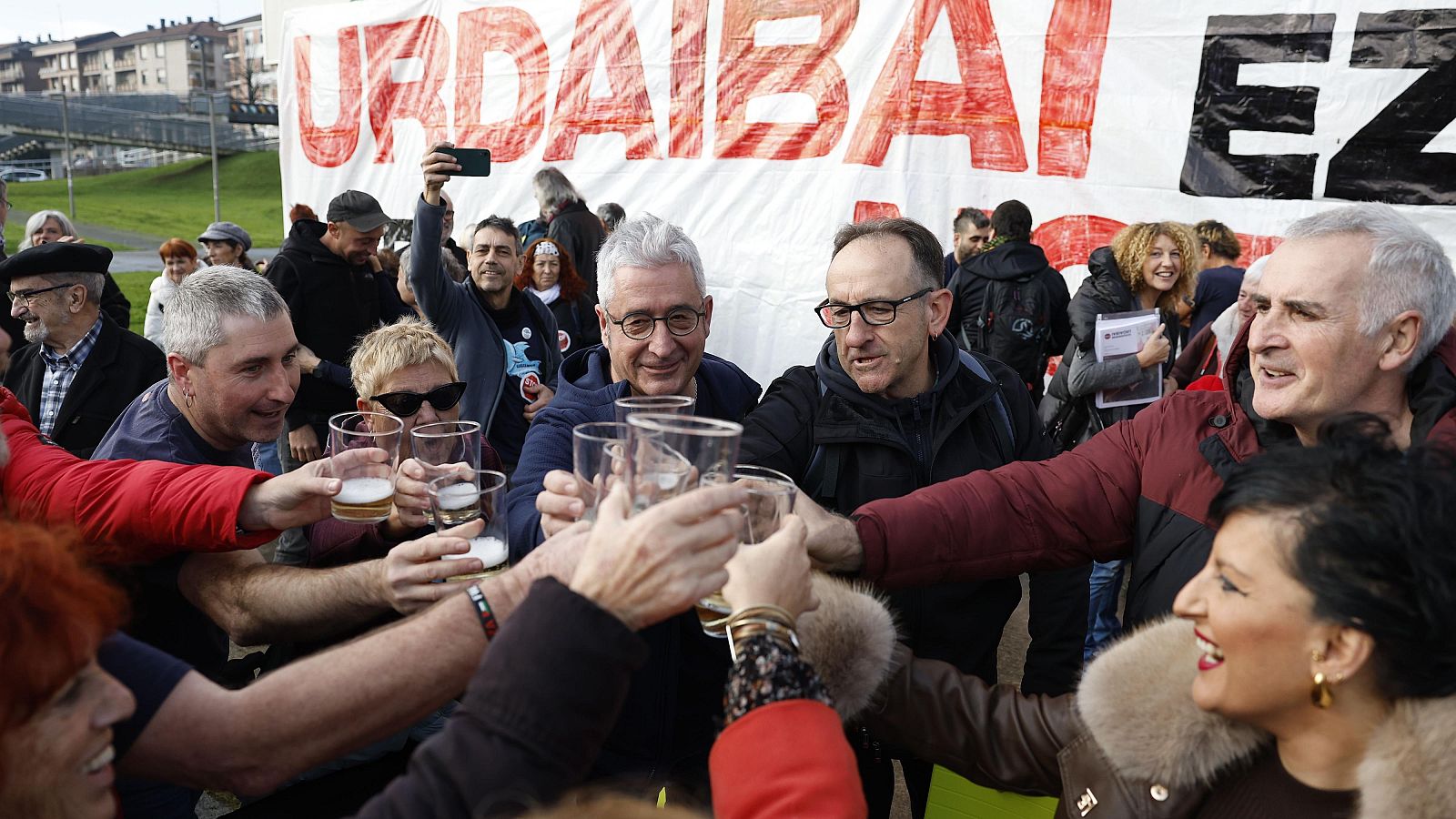 Guggenheim Urdaibai STOP celebra por todo lo alto la paralización del proyecto | RTVE Play - Ver ahora