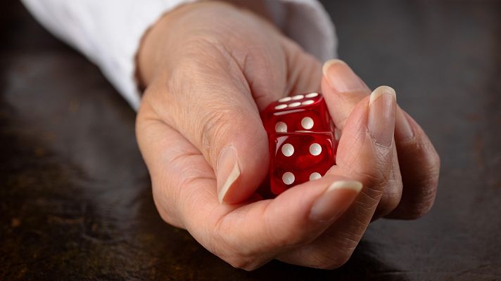 Telediario 1 - Cómo nos engaña el cerebro cuando compramos Lotería de Navidad