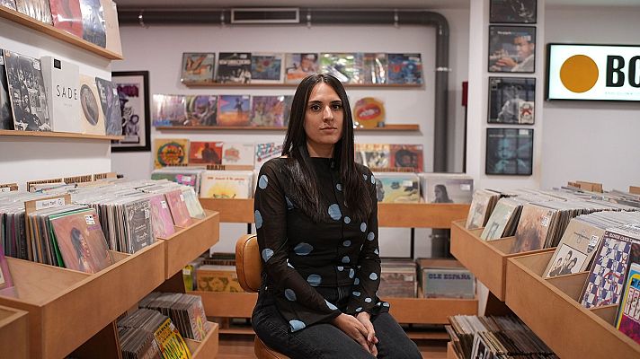 Página Dos - Lucía Solla Sobral y el amor manipulador de "Comerás flores"