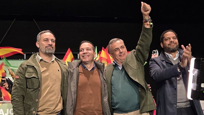 Telediario 2 - Abascal carga contra la "estafa" del "bipartidismo" y reta a Guardiola: "Igual me llama para que vuelva a Extremadura"