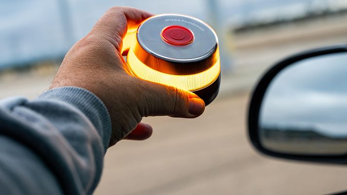 Telediario 2 - Balizas de emergencia gratis para los vecinos de Forúa