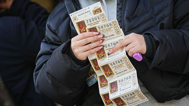 La lotería de Navidad se vive con ilusión en bares y cafeterías de España - Lotería de Navidad | Ver