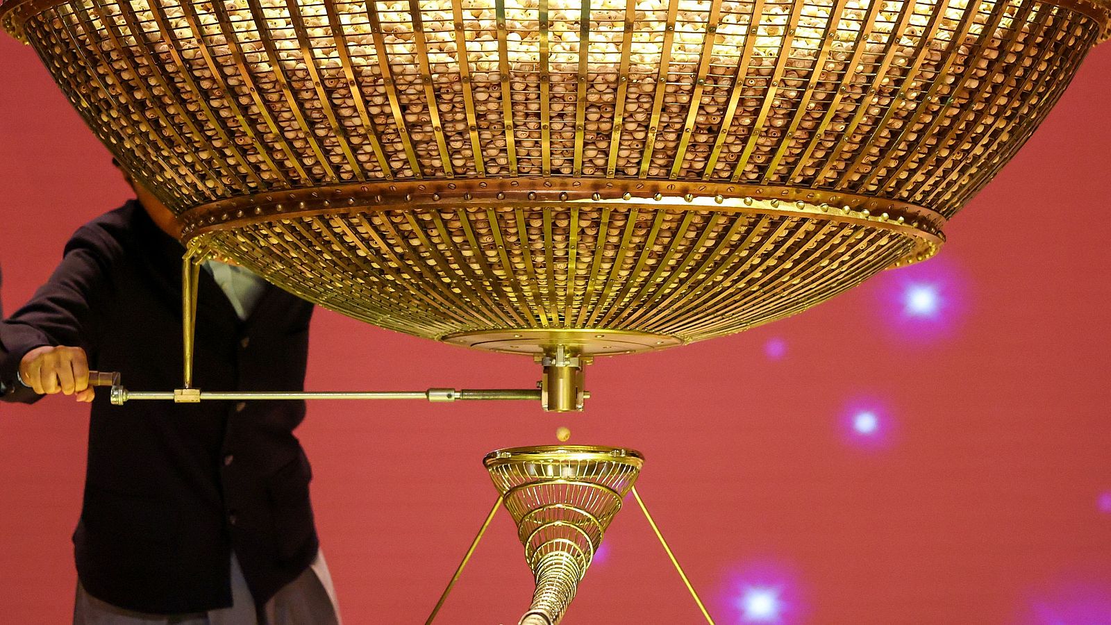 Así se ha vivido el Gordo de la Lotería en el interior del Teatro Real - Lotería de Navidad | Ver