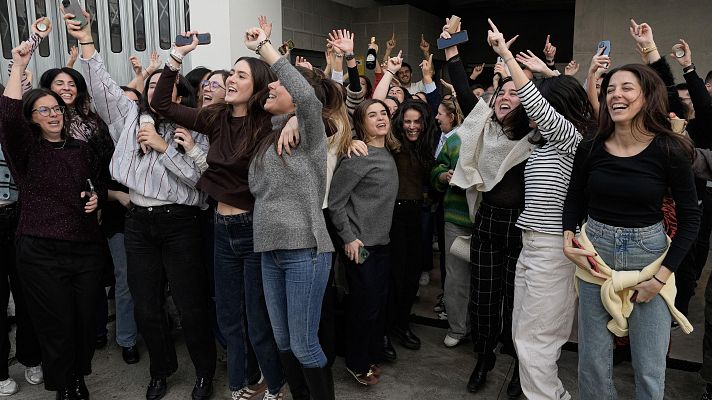 La hora de La 1 - Lluvia de millones en Vigo: el segundo premio de la Lotería de Navidad cae entre los trabajadores de una misma empresa