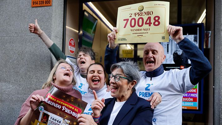 Telediario 1 - El segundo premio de la Lotería de Navidad cae en Madrid pero sus ecos llegan a Vigo