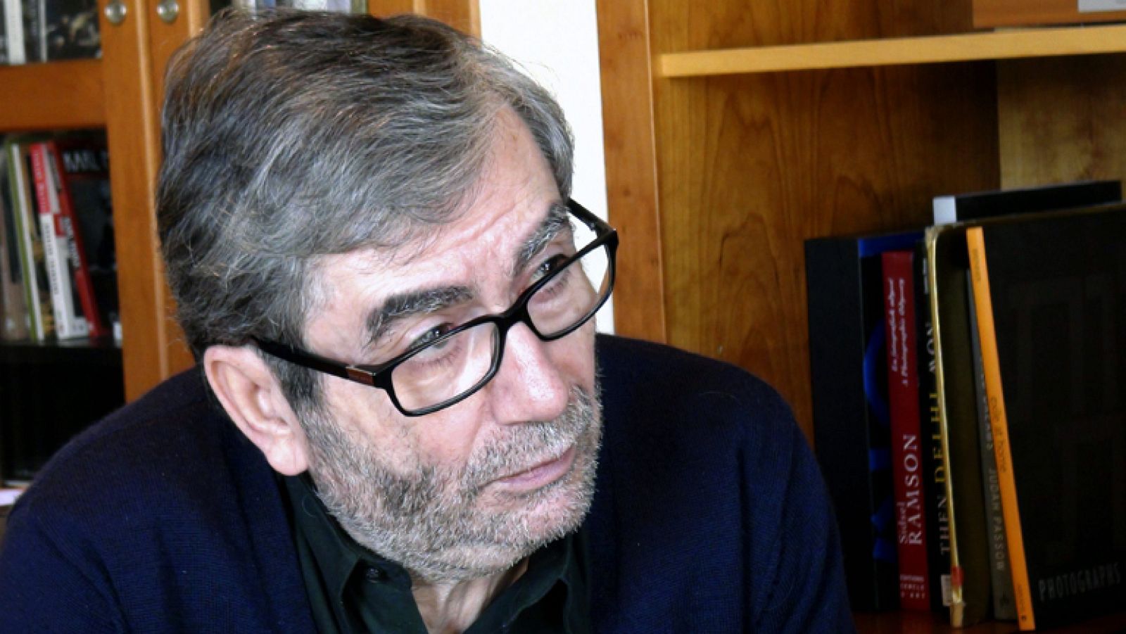 Muñoz Molina habla con TVE antes de recoger el premio literario Jerusalén 2013 | Ver