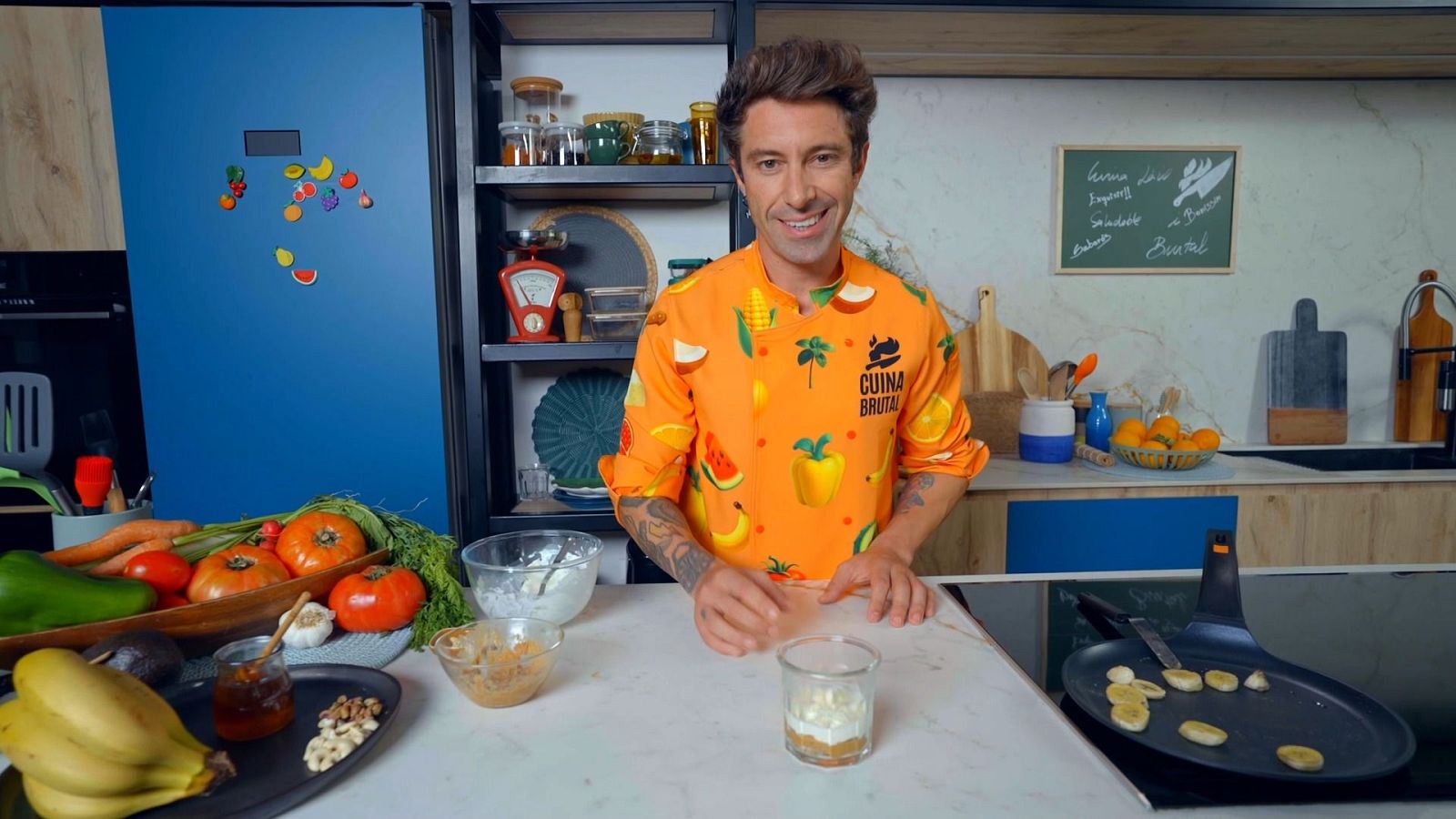 Llagostins, curri de cigrons i banoffee - Cuina brutal - Cuina Brutal | Veure