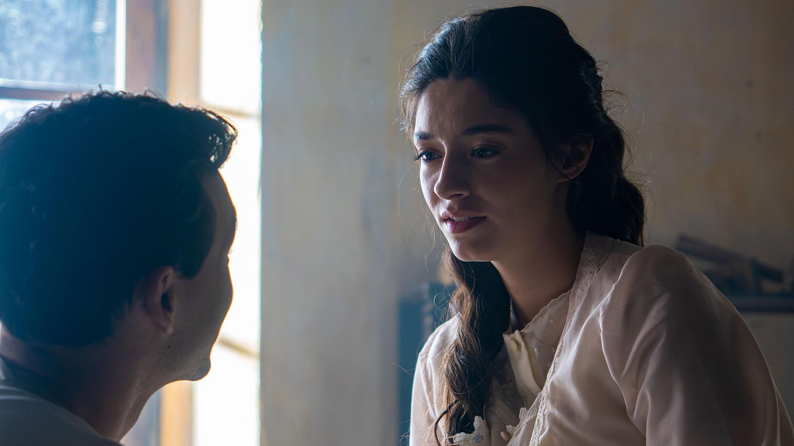 La Promesa: Curro cuida de Ángela lejos del palacio - La promesa | Ver