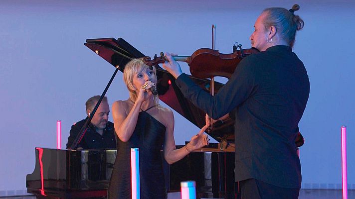 La Casa de la Música - Ana Torroja canta "Un año más"