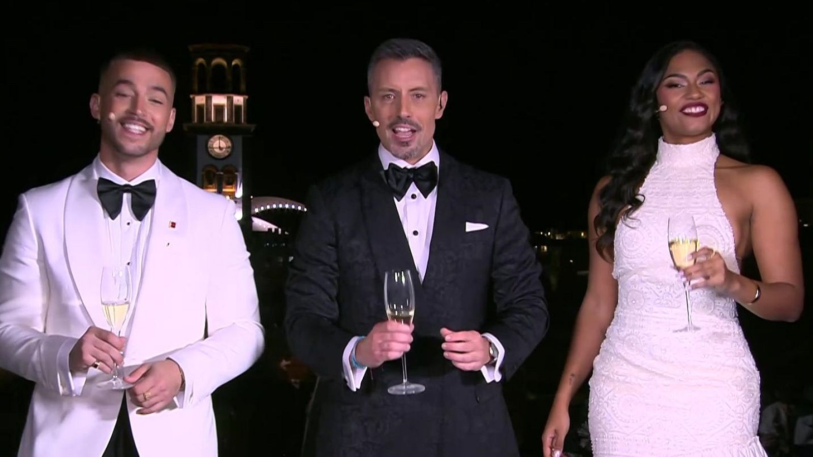 Campanadas Canarias con NIA, st. Pedro y Miguel Ángel Guerra | Ver - Campanadas de Fin de Año | Ver