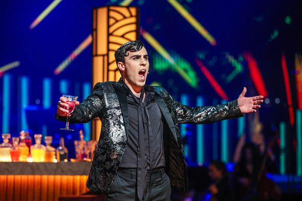 Aria, locos por la ópera - Esaú interpreta "La donna è mobile" de la ópera Rigoletto