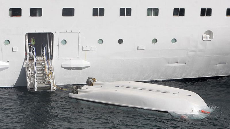 La rotura del cabo de proa del bote accidentado en Santa Cruz  de La Palma provocó que cayera y quedara boca abajo
