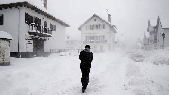 El tiempo - El temporal de viento y nieve pone en alerta a catorce comunidades