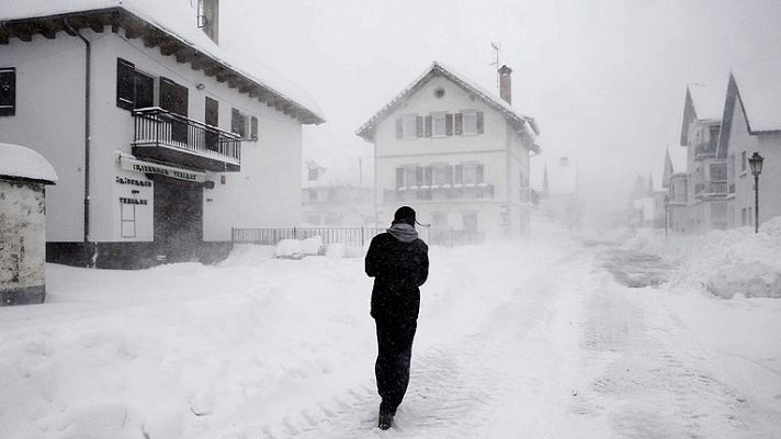 El temporal de viento y nieve pone en alerta a catorce comunidades