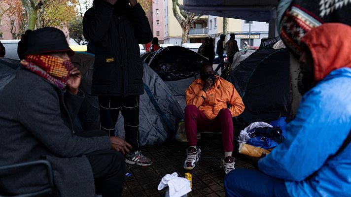 Telediario 1 - Migrantes de Badalona y entidades sociales exigen una alternativa habitacional tras su desalojo