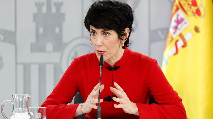 La hora de La 1 - Elma Saiz cree que "Feijóo debería dimitir" por haber dicho que Mazón le informó "en tiempo real" de la dana