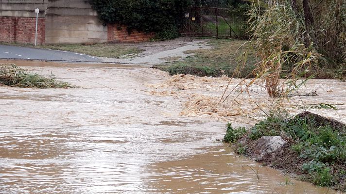 L'Informatiu - Els rius baixen desbordats després de les pluges intenses