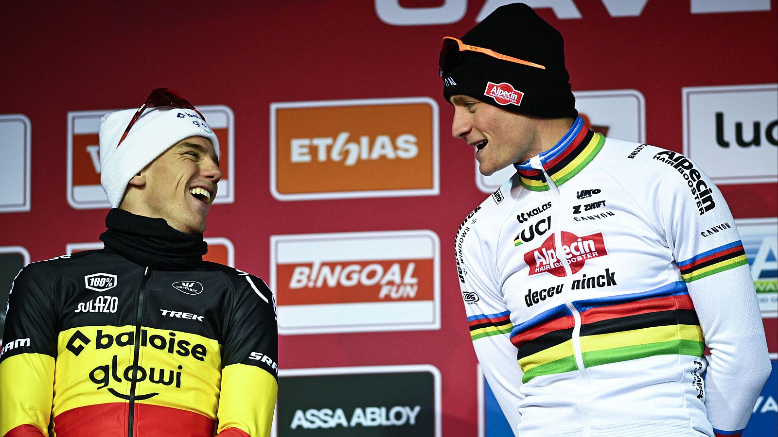 Ciclocross | Un error de Nys dispara a Van der Poel en Gavere - Ciclismo | Ver