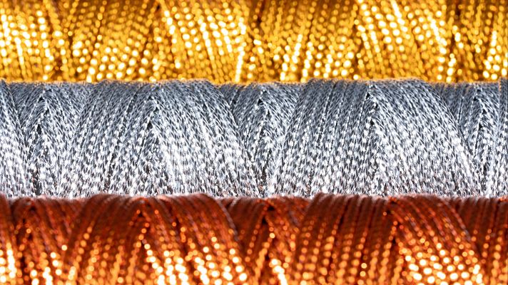 Durante 2025 el valor del oro, la plata y el cobre se ha disparado - Telediario 2 | Ver