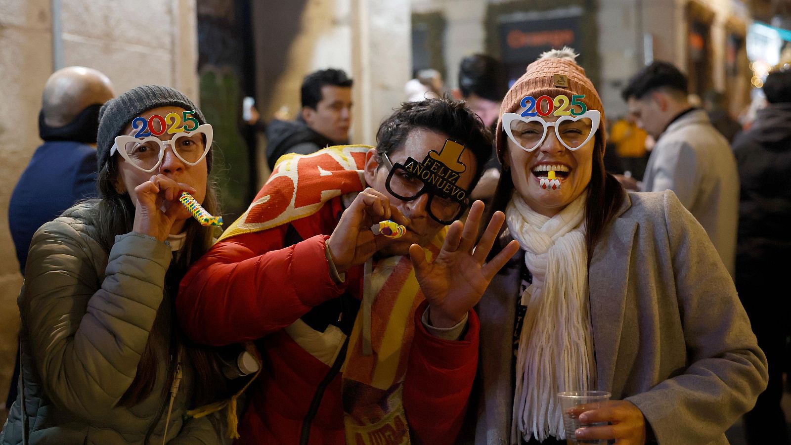 Una Nochevieja cada vez más cara: la cuenta asciende a 350 euros - Telediario Fin de Semana | Ver